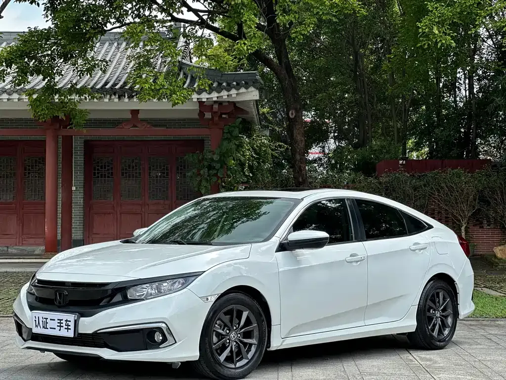 Honda Civic — фото 1