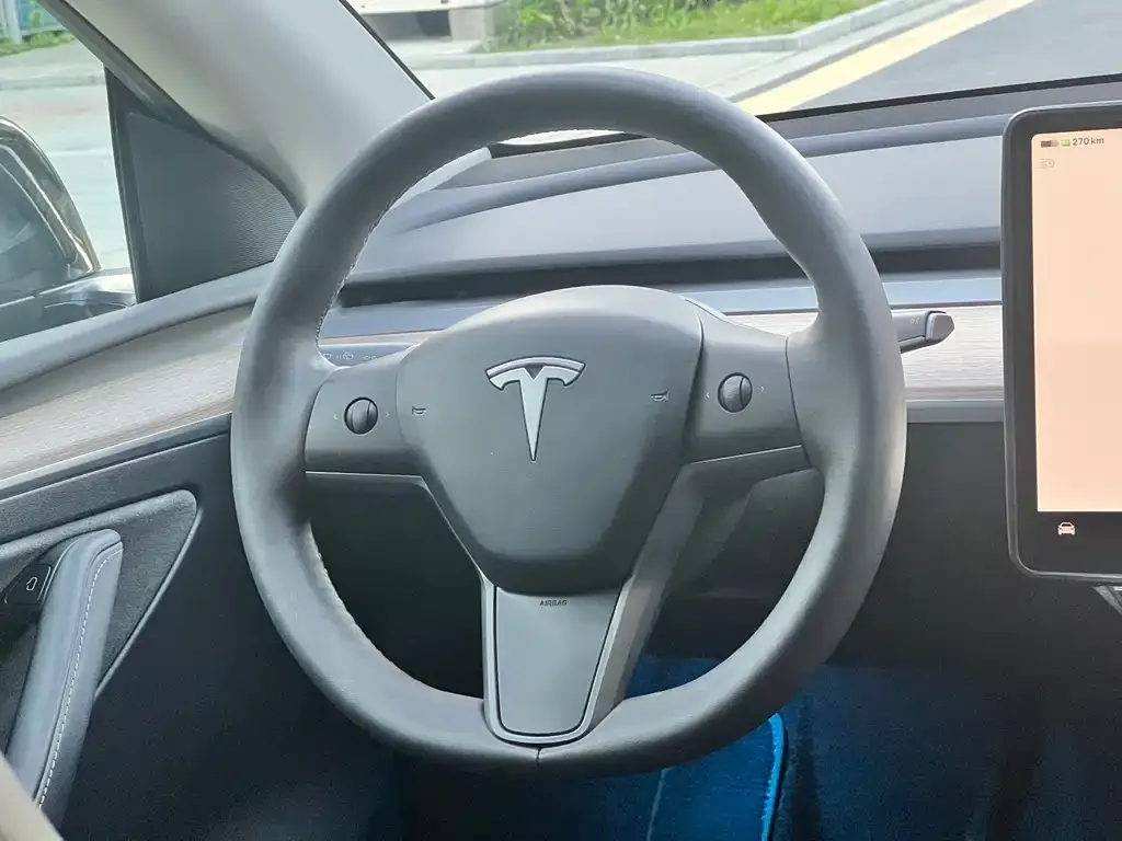 Tesla Model Y — фото 7