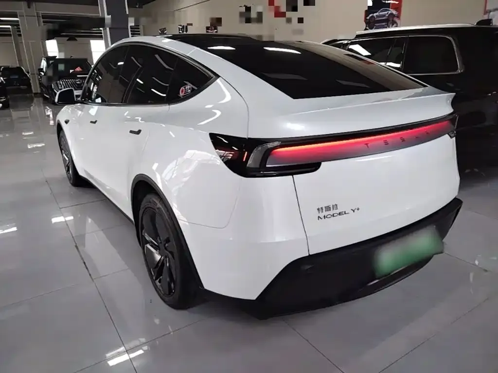 Tesla Model Y — фото 5