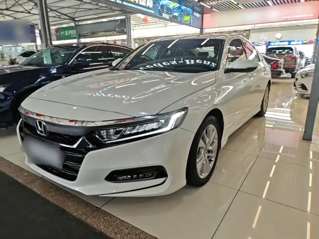 Honda Accord — фото 1