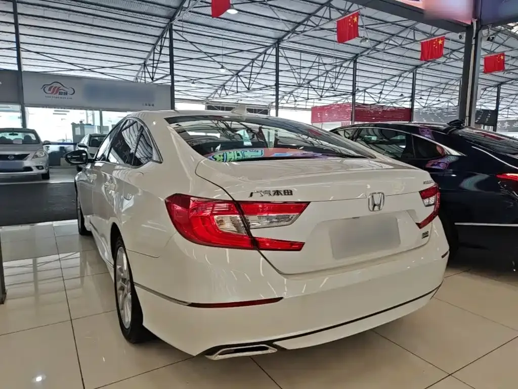 Honda Accord — фото 8