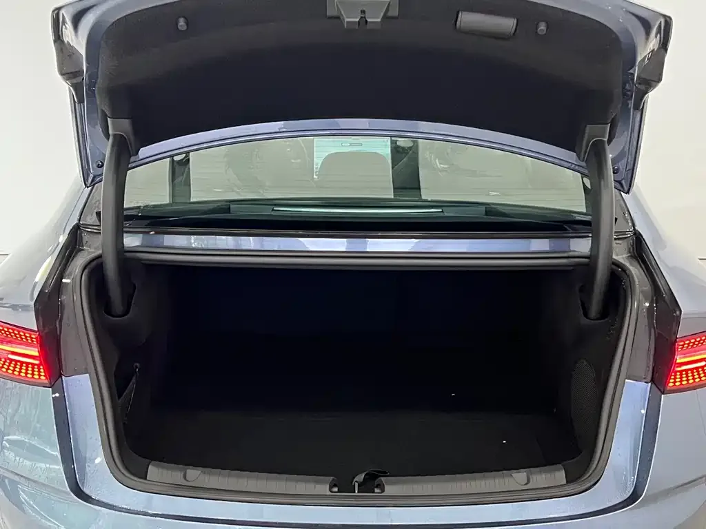BYD Seal — фото 10