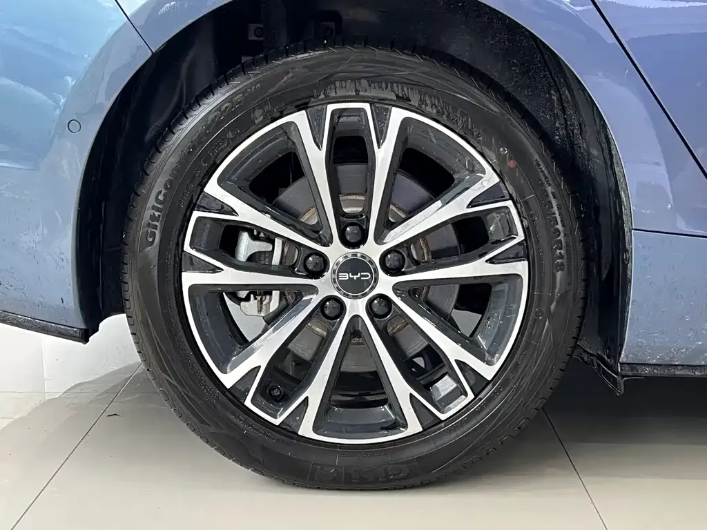 BYD Seal — фото 5