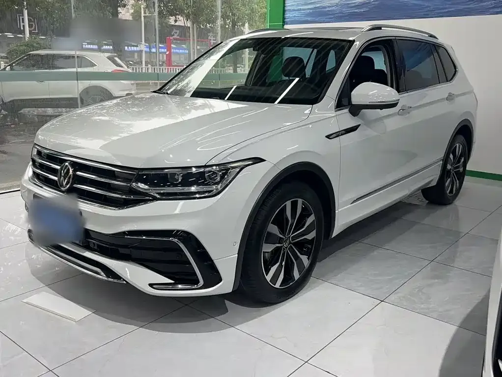 Volkswagen Tiguan L — фото 6