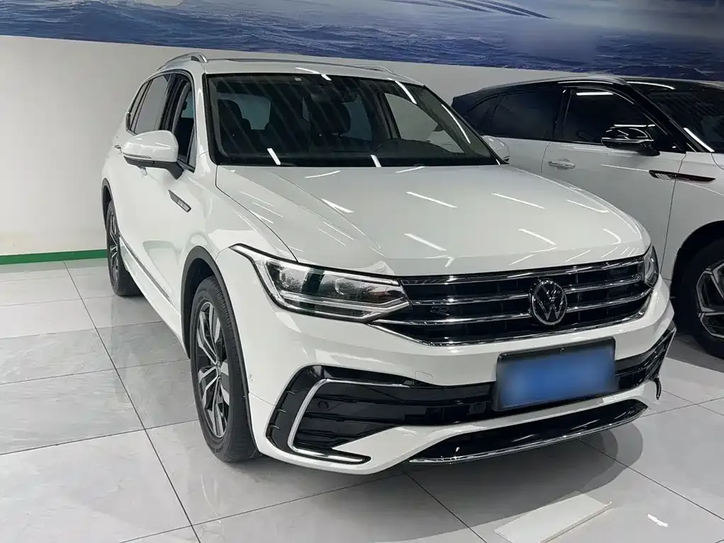 Volkswagen Tiguan L — фото 3