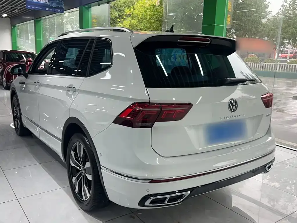 Volkswagen Tiguan L — фото 7