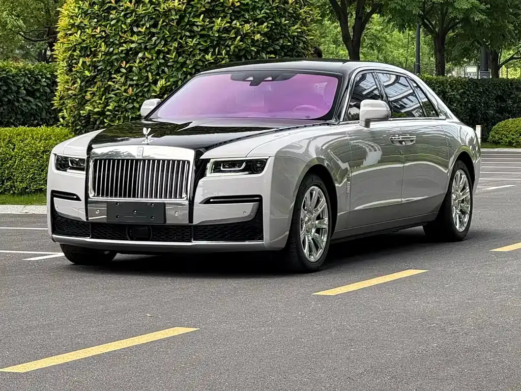 Rolls-Royce Ghost — фото 1