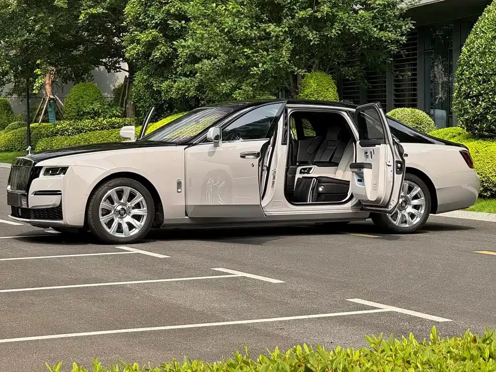 Rolls-Royce Ghost — фото 10