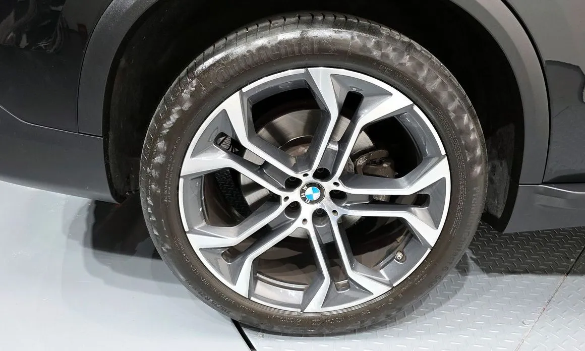 BMW X5 — фото 9
