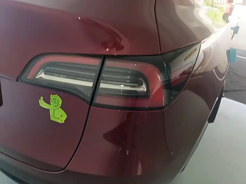 Tesla Model Y — фото 2