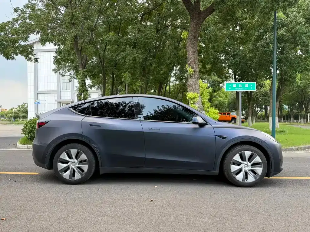 Tesla Model Y — фото 9