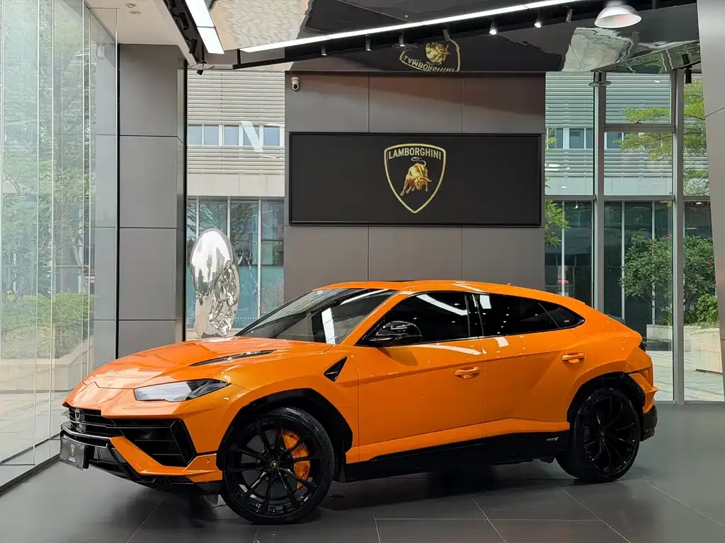 Lamborghini Urus — фото 1