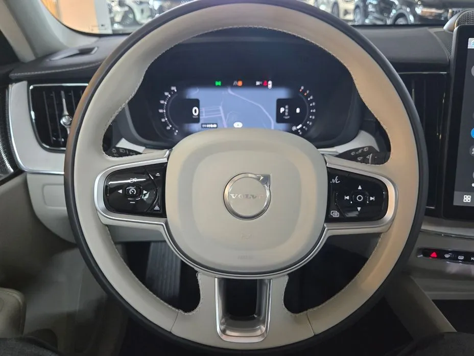 Volvo XC60 — фото 9