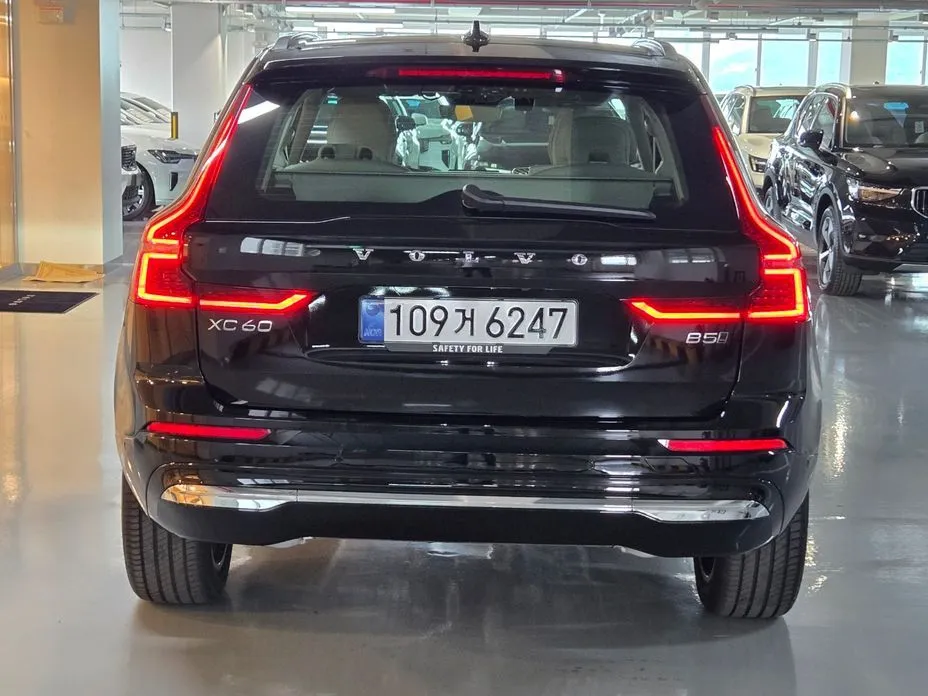 Volvo XC60 — фото 8