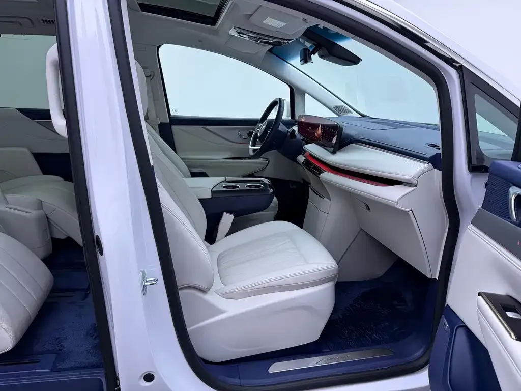 Buick GL8 Hybrid — фото 2