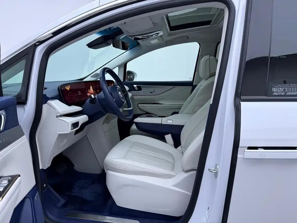 Buick GL8 Hybrid — фото 10