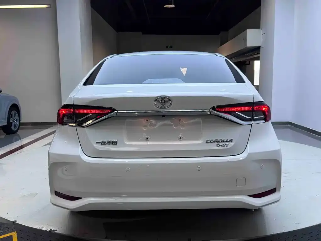 Toyota Corolla — фото 10