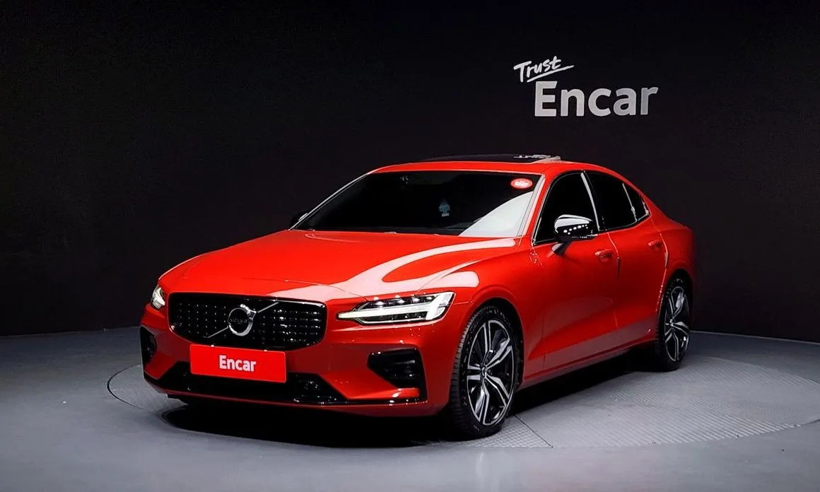 Volvo S60 — фото 1