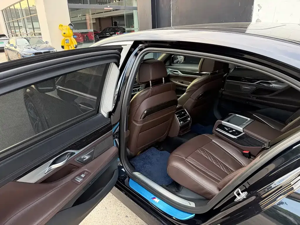 BMW 7 Series — фото 10