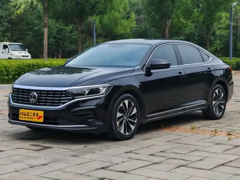 Volkswagen Passat — фото 1