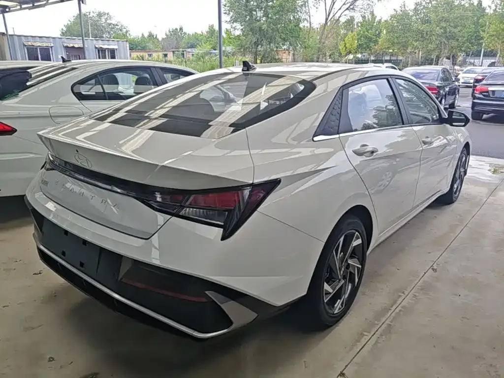 Hyundai Elantra — фото 4