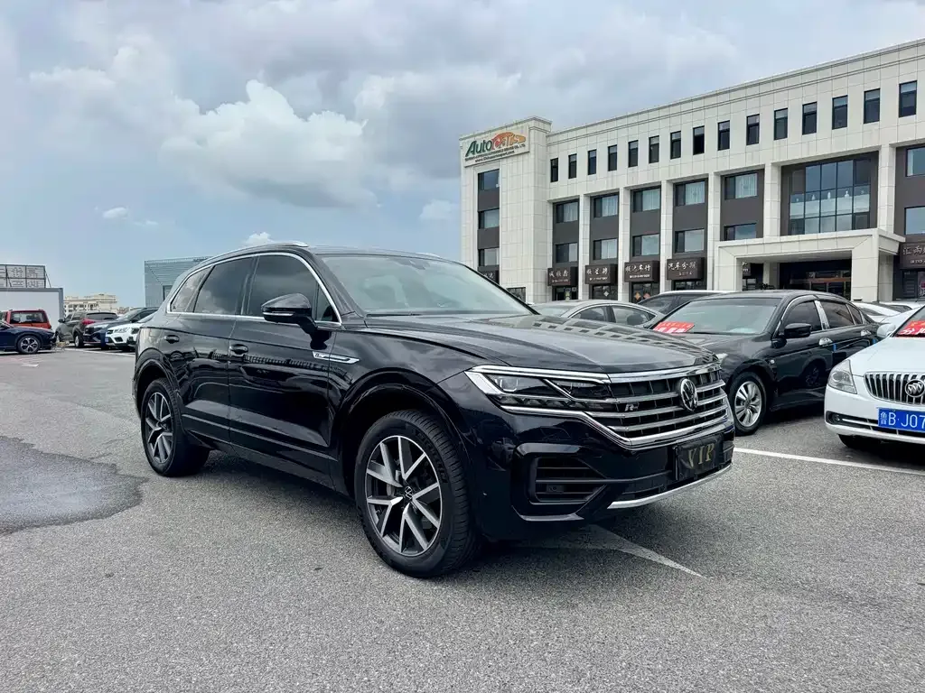 Volkswagen Touareg — фото 9