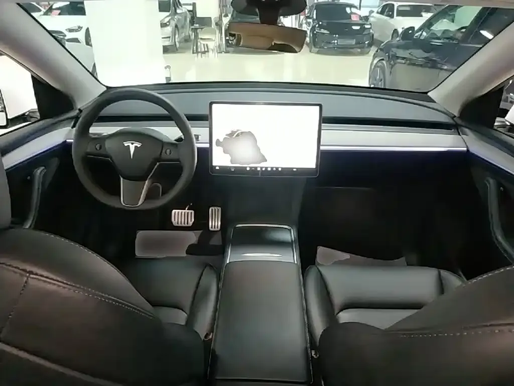 Tesla Model Y — фото 8