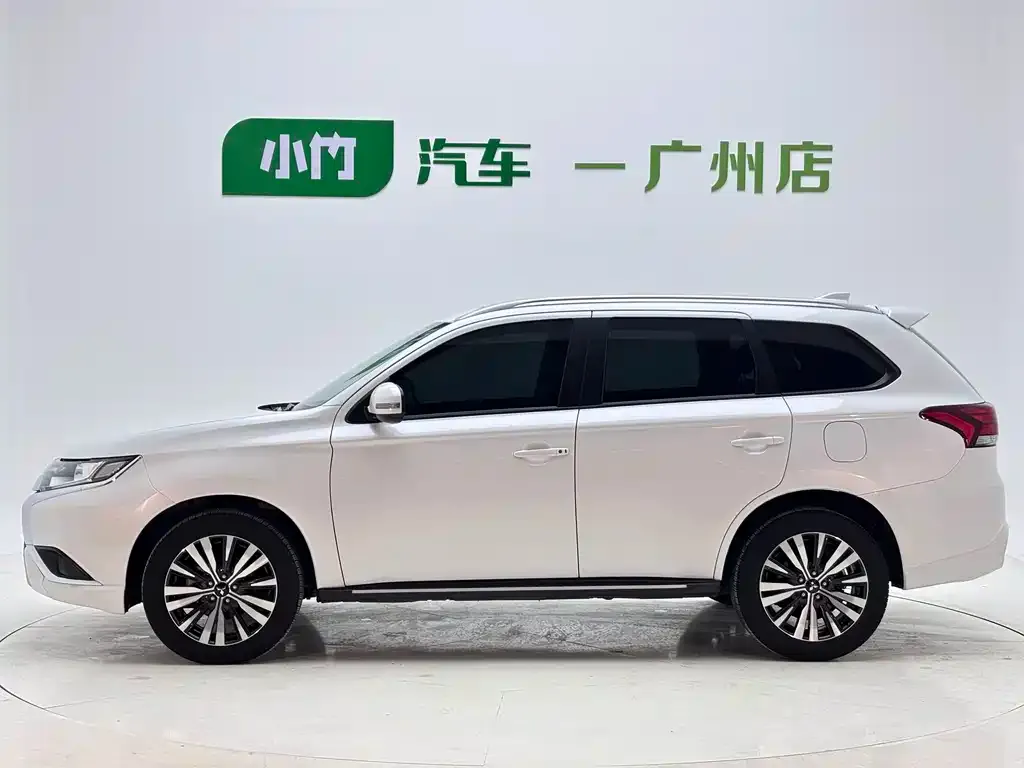 Mitsubishi Outlander — фото 4