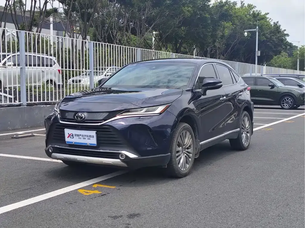 Toyota Harrier — фото 1