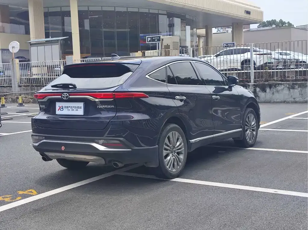 Toyota Harrier — фото 3