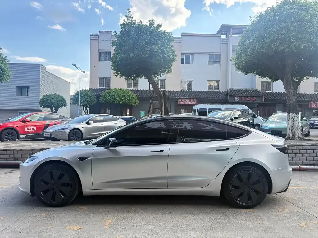 Tesla Model 3 — фото 7