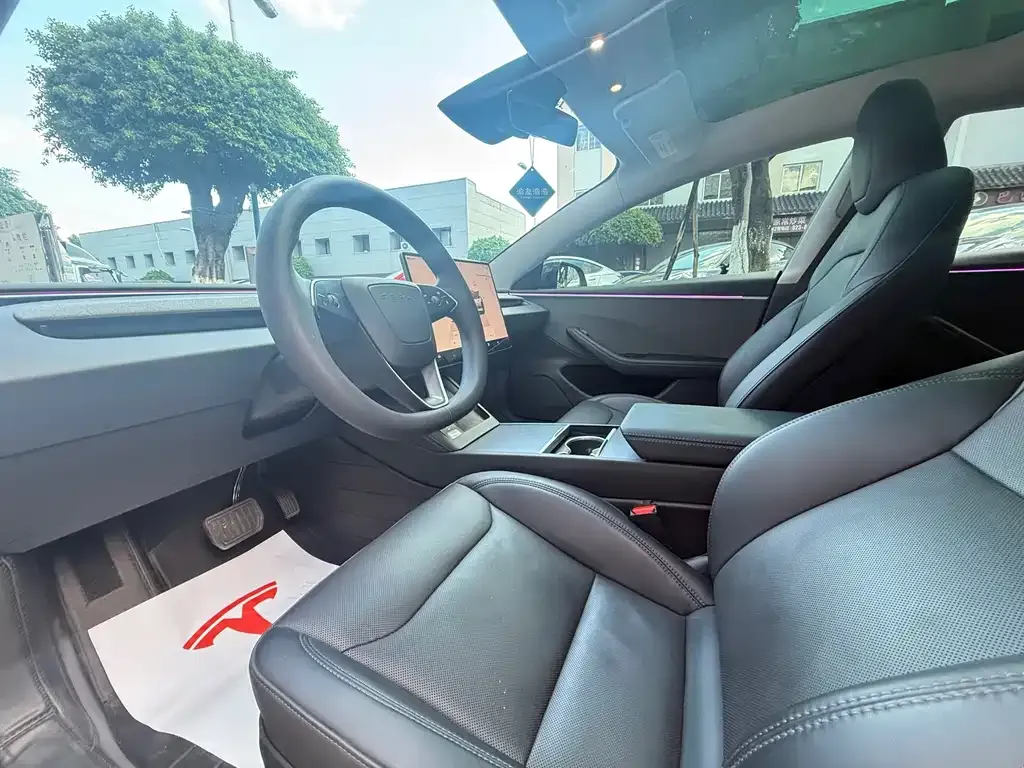 Tesla Model 3 — фото 10