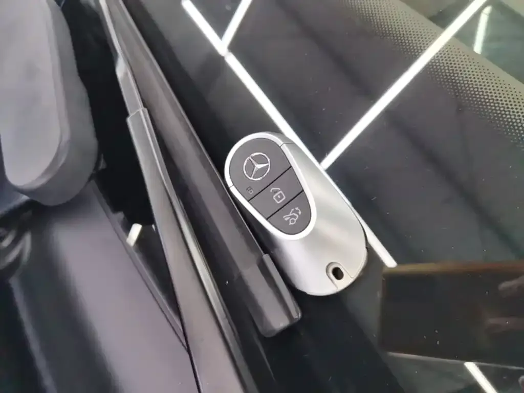 Mercedes-Benz EQE SUV — фото 3