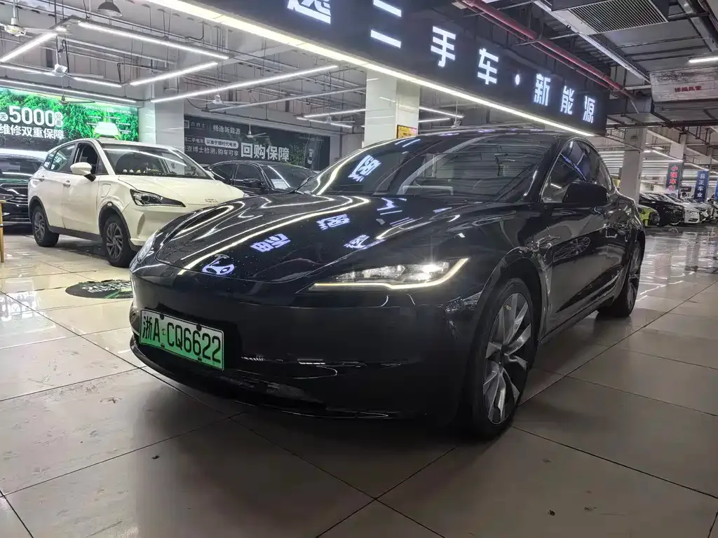 Tesla Model 3 — фото 1