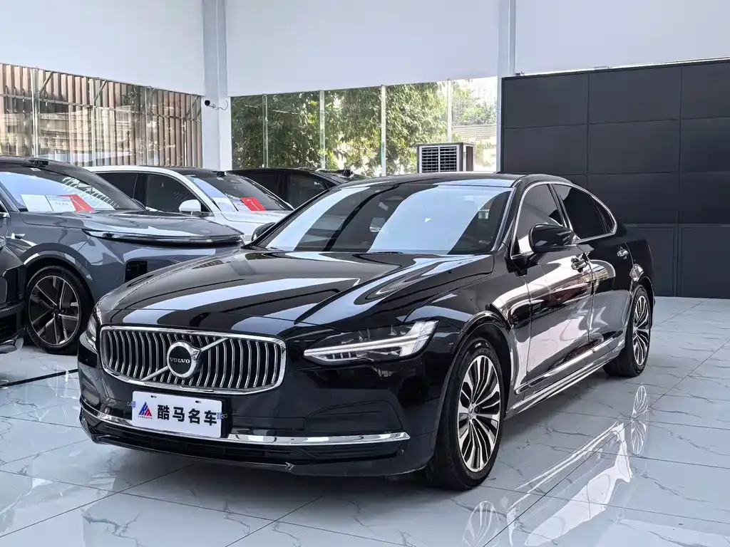 Volvo S90 — фото 1