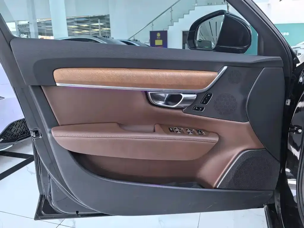 Volvo S90 — фото 10