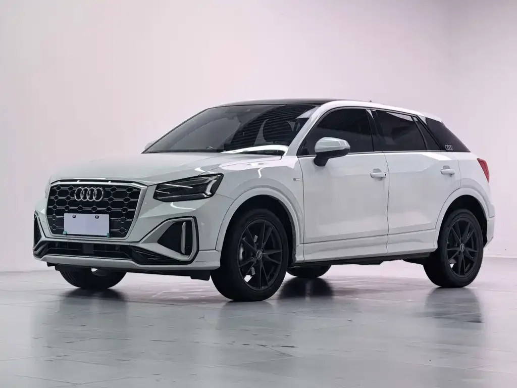 Audi Q2L — фото 1