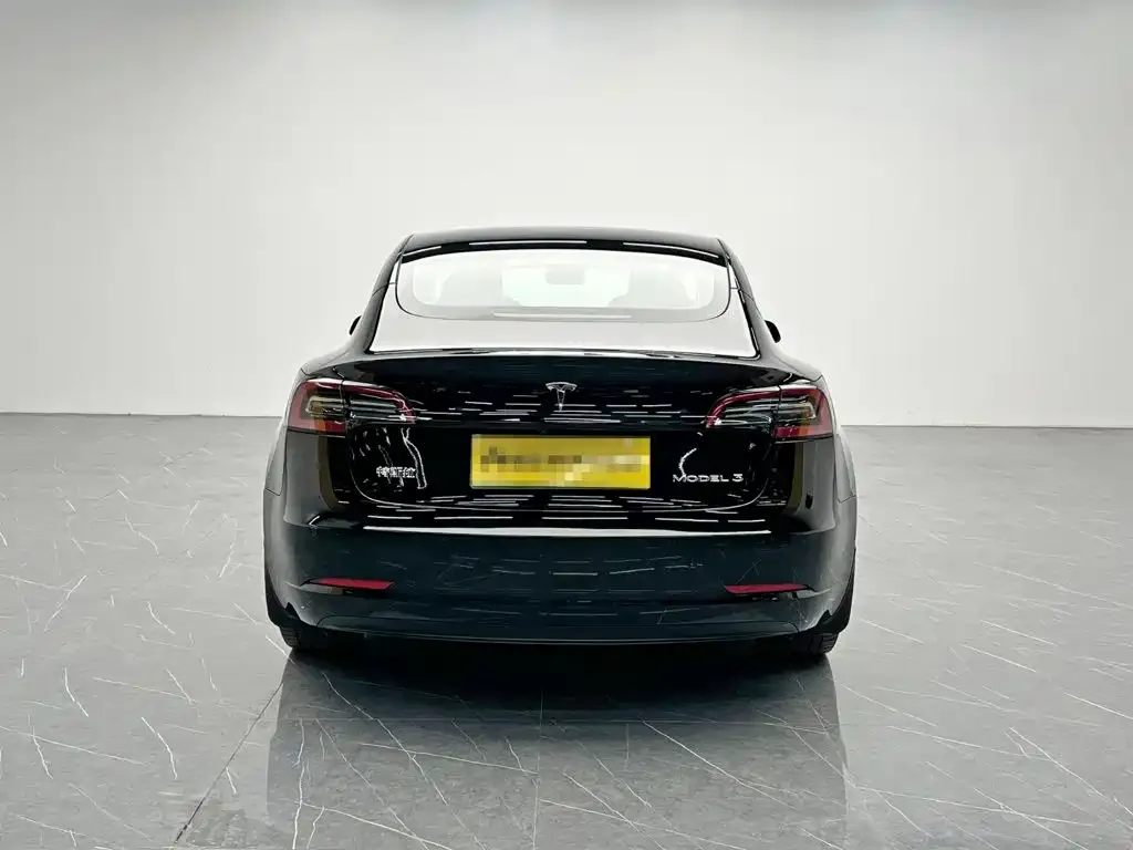 Tesla Model 3 — фото 10
