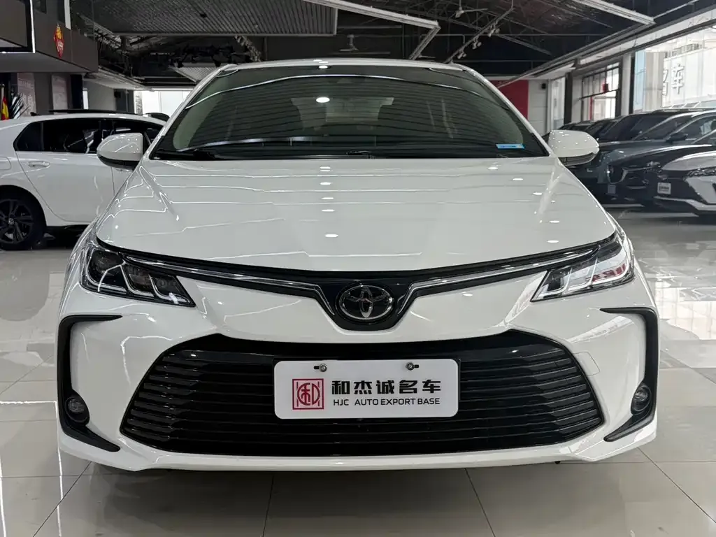 Toyota Corolla — фото 1
