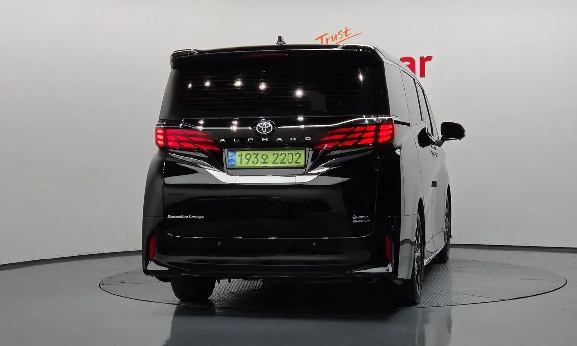 Toyota Alphard — фото 3