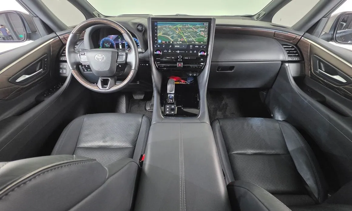 Toyota Alphard — фото 10