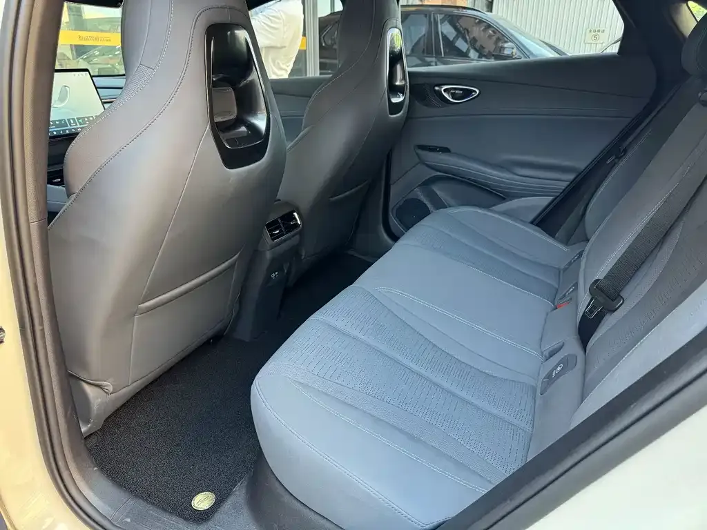 BYD Seal 06GT — фото 9