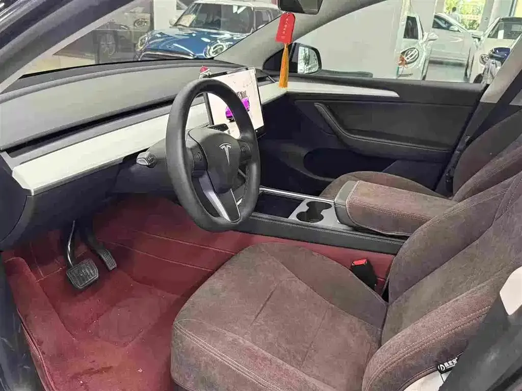 Tesla Model Y — фото 2