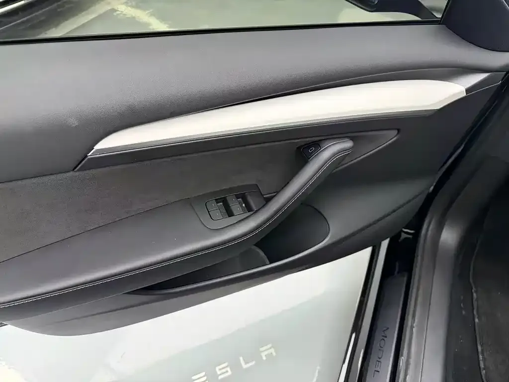Tesla Model 3 — фото 9