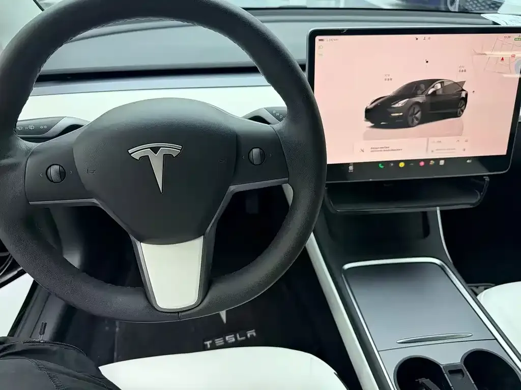 Tesla Model 3 — фото 5
