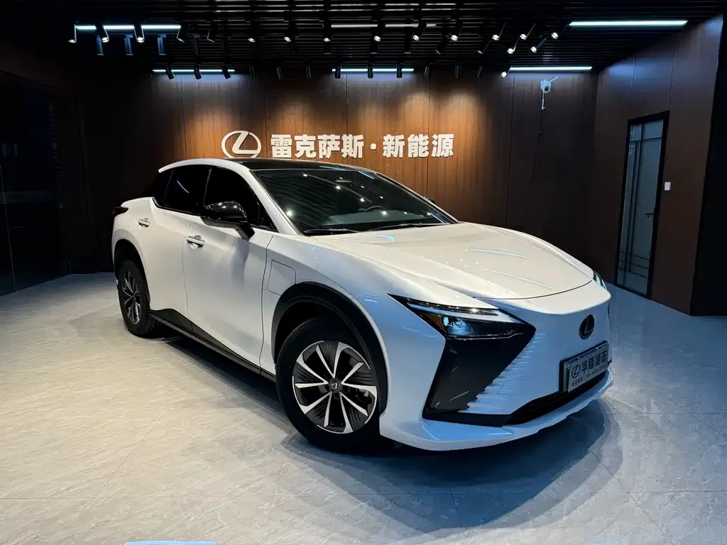 Lexus RZ — фото 1