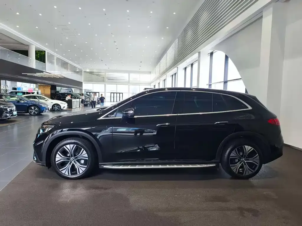 Mercedes-Benz EQE SUV — фото 6