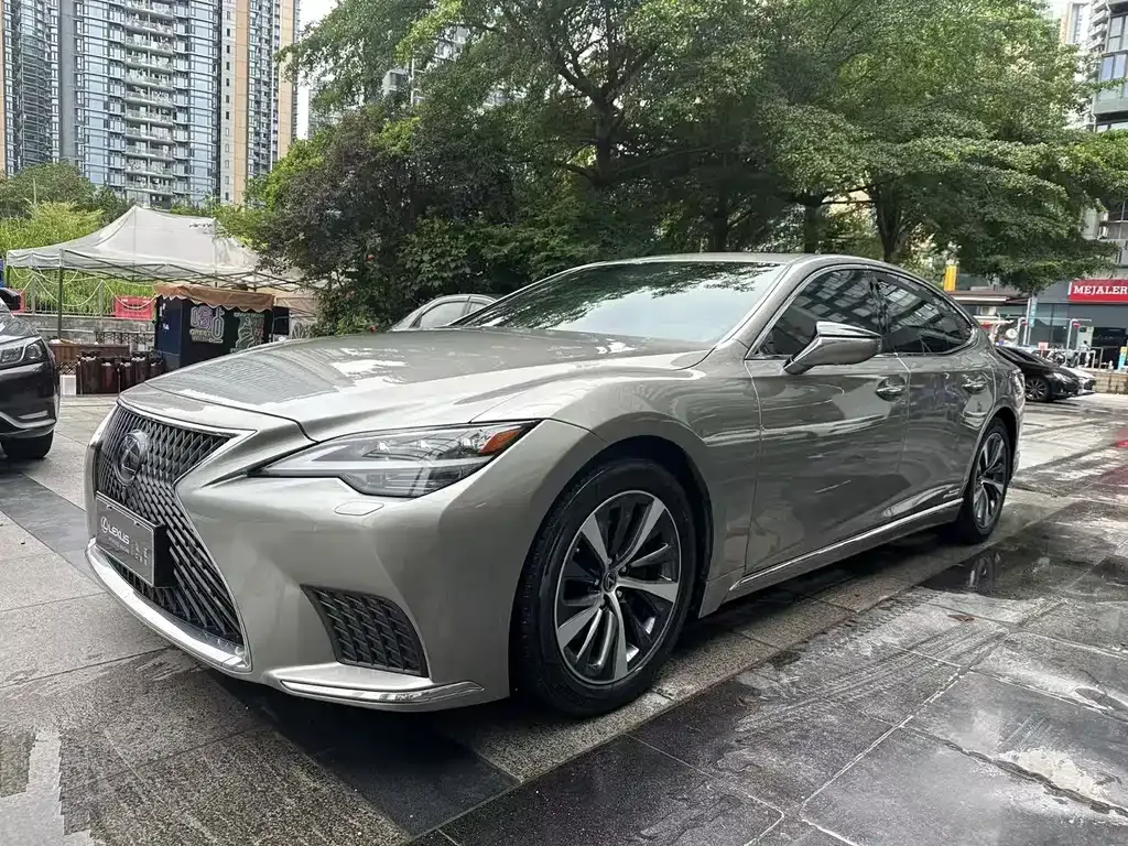 Lexus LS — фото 1