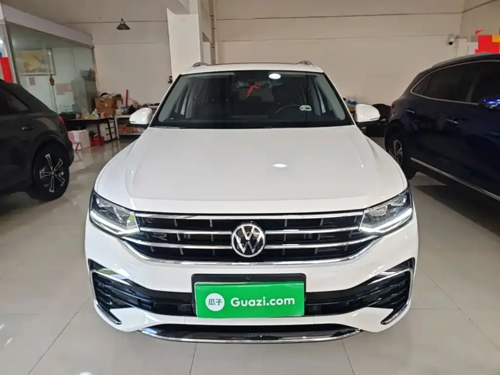 Volkswagen Tiguan L — фото 9