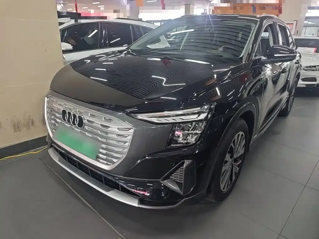 Audi Q5 e-tron — фото 1